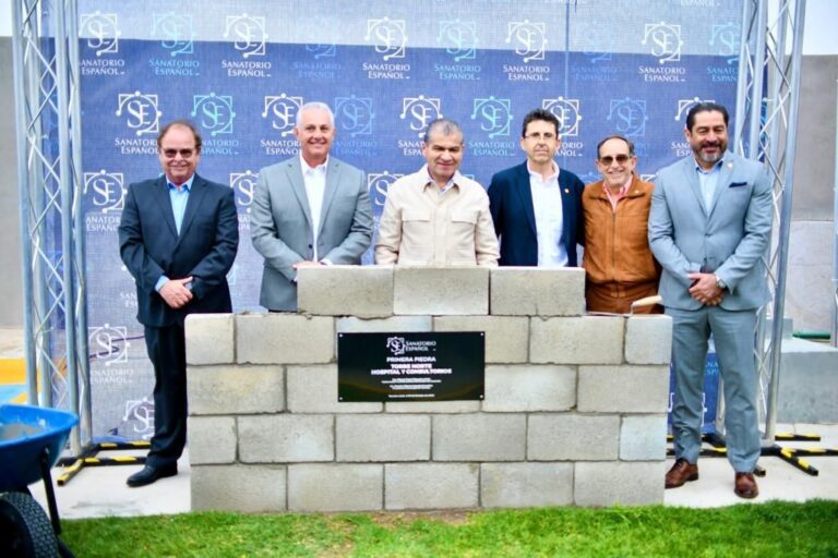 Colocan Riquelme y Román Cepeda primera piedra de nuevo hospital y torre de consultorios del Sanatorio Español