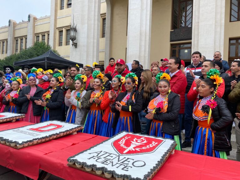 Con desfile, celebra Ateneo Fuente el 156 aniversario de su fundación 