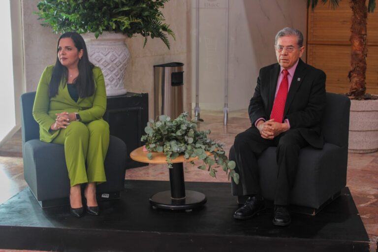 Con diversas actividades celebran el 50 aniversario de la Licenciatura en Economía de la Facultad de Economía y Mercadotecnia UT