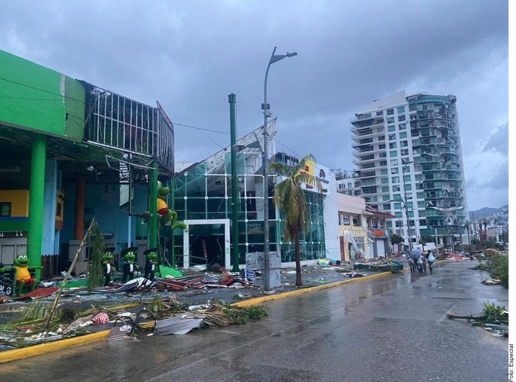 Huracán Otis dejó daños en Acapulco 