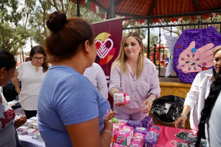 Entrega Ana Lucía Cavazos “El Mandadón” a familias de Paredón