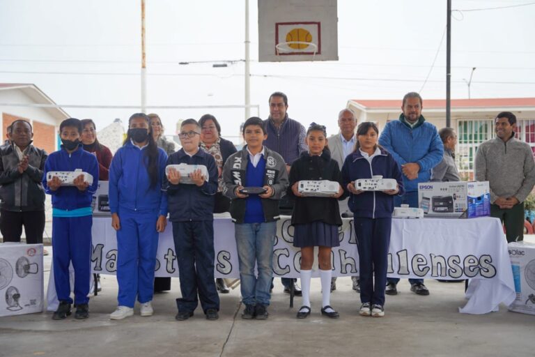 Entrega Chema Morales apoyos para más de 800 alumnos de la Escuela Maestros Coahuilenses en Ramos Arizpe