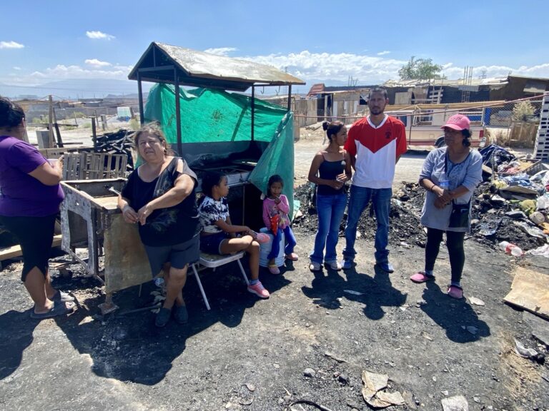 Familia en Urbivilla pierde todo tras incendio en tejaban; solicitan apoyo