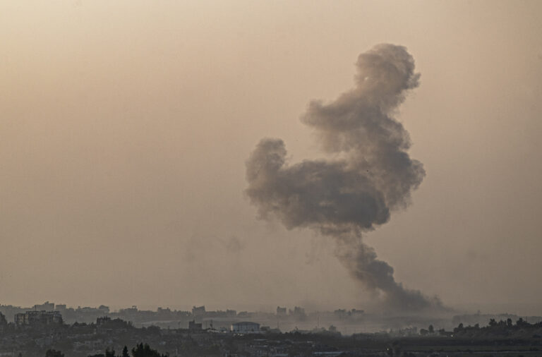 La OMS denuncia bombardeos israelíes sobre el principal centro oncológico en Gaza