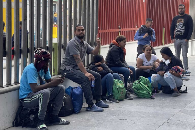 Deporta EU a México a 17 mil extranjeros por frontera