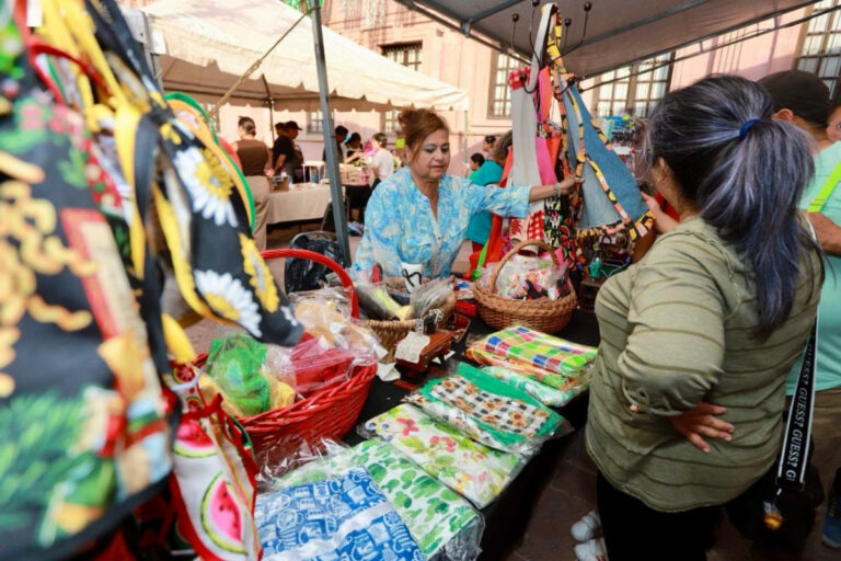 Se desarrolla con éxito el Bazar Mujeres Unidas Arte y Ecología