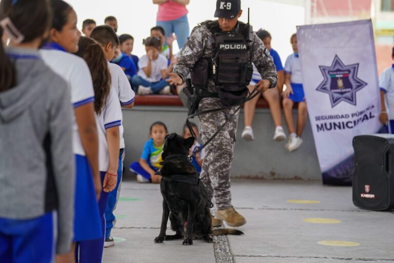 Siguen recorridos del K9 en escuelas de Ramos Arizpe