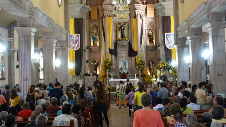 Veneran saltillenses a San Francisco de Asís en su fiesta patronal 