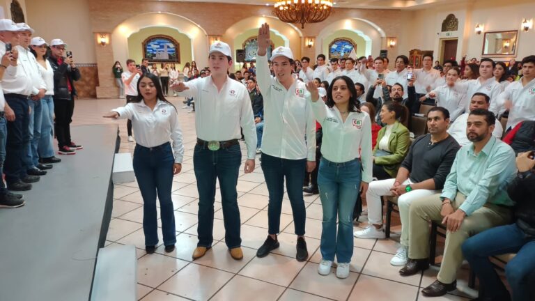 Rinden protesta nuevos titulares de Chaviza Revolucionaria y del Consejo Tecnológico Universitario de Coahuila