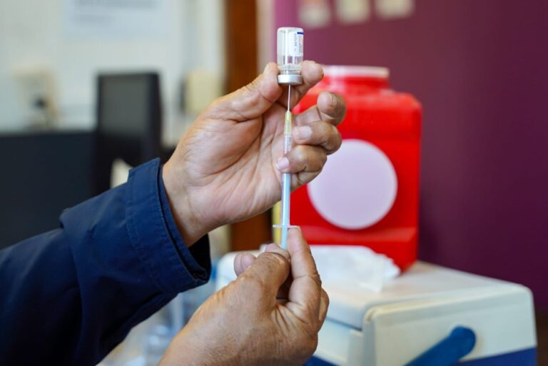 Antivacunas estadounidenses ponen en alerta a autoridades de salud mexicana