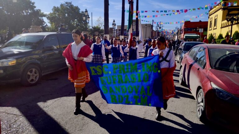 Con desfile, alumnos de primaria “Eufrasio Sandoval” conmemoran 113 aniversario de la Revolución Mexicana 