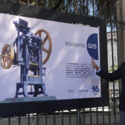 Con exposición fotográfica en rejas del Ateneo, celebra Grupo Industrial Saltillo 95 años de historia6