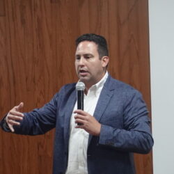 En conferencia ante estudiantes de Economía, destaca Javier Díaz González estabilidad de Coahuila 1