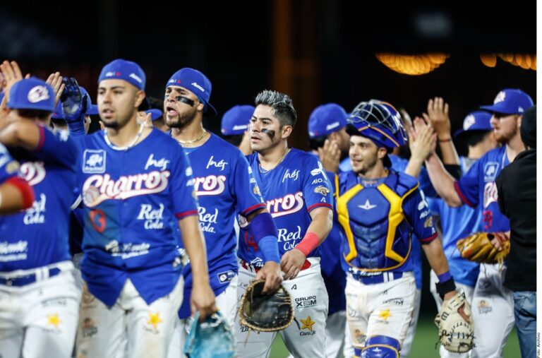 Entran Charros por Mariachis a LMB