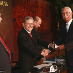 Entrega Consejo Universitario de la UAdeC Medallas y Reconocimientos a universitarios destacados5