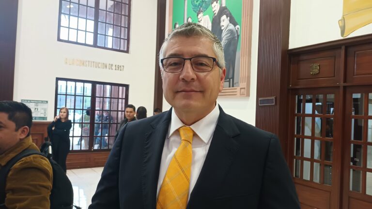 Pide Armando Luna acudir con notarios para evitar fraudes en la adquisición de propiedades