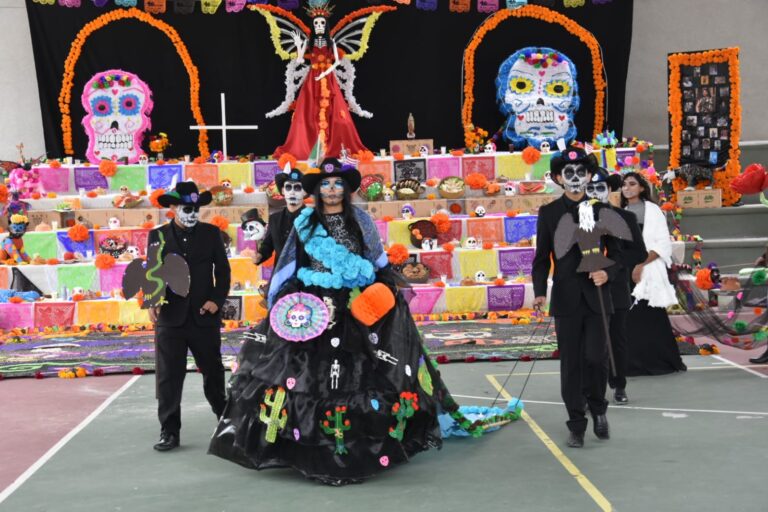 UTC celebra la vigésimo tercera muestra de altares de muertos