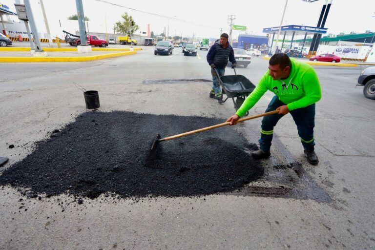 Avanza bacheo en Saltillo: trabajan cuadrillas simultáneas