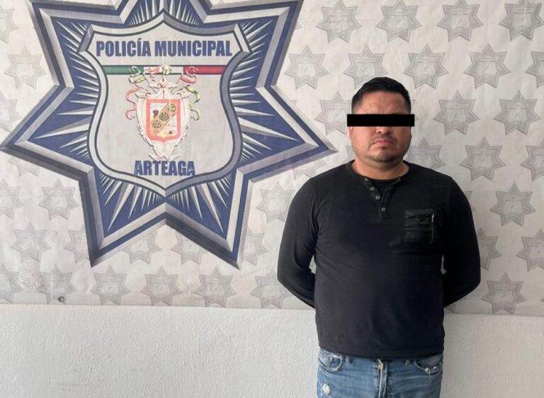 Detiene Policía de Arteaga a “montachoques” en Carretera 57