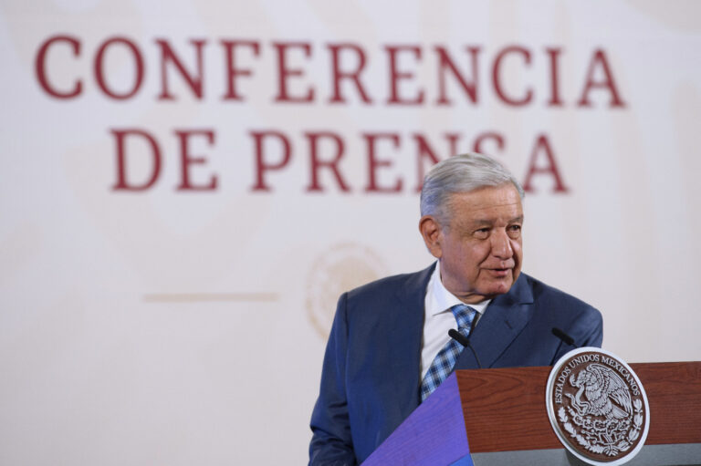 Dice AMLO que pensó alertar más sobre Otis, pero no lo hizo