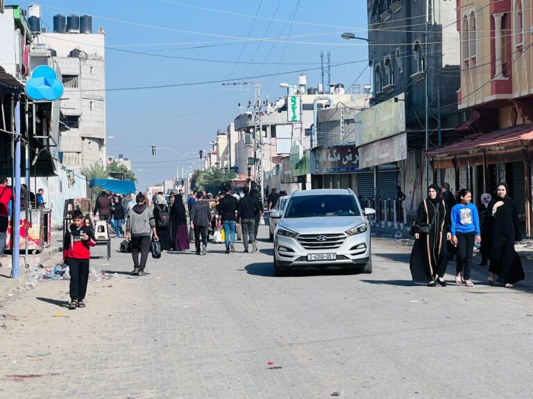 Entran a la Franja de Gaza los primeros camiones con combustible tras la tregua