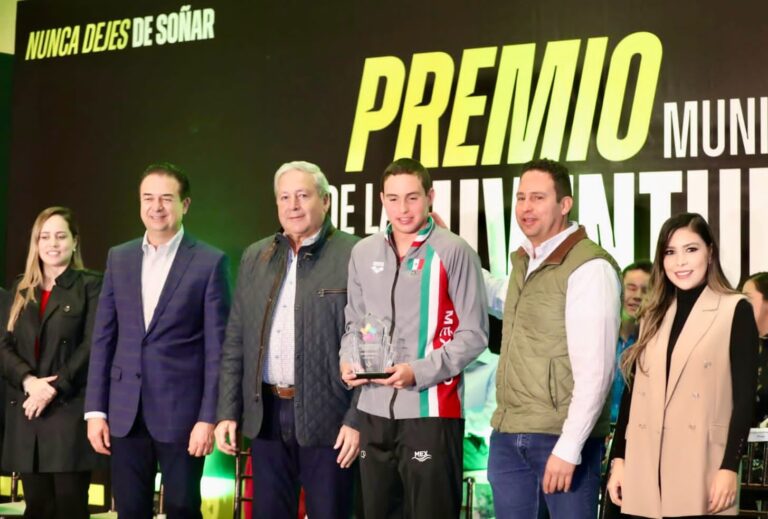 Entrega Chema Fraustro el Premio Municipal de la Juventud 2023