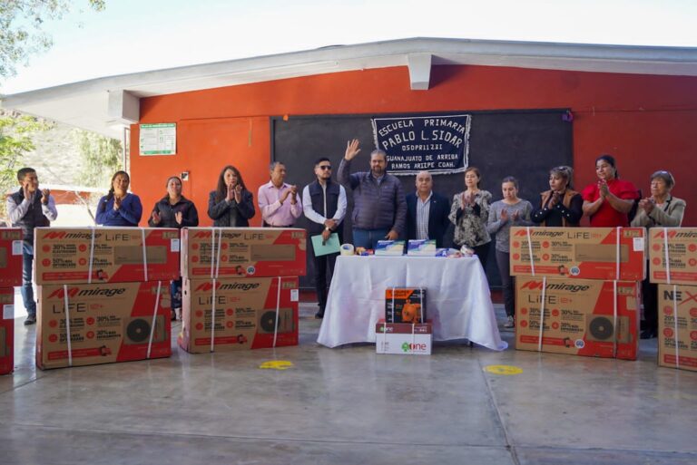 Entregan “Mejora tu Escuela” en la primaria Pablo L. Sidar en Ramos Arizpe