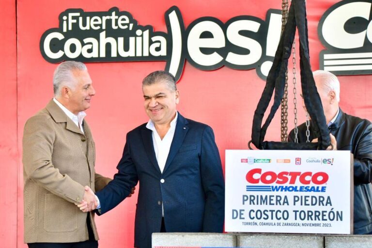 Gobernador Riquelme y Román Cepeda colocan primera piedra de COSTCO Torreón