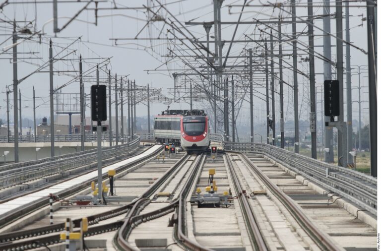 Habrá trenes de pasajeros por decreto de AMLO