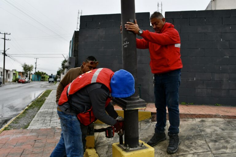 Mejoran iluminación en plaza pública de colonia Santa Fe; autoridades de Ramos Arizpe responden a petición de vecinos 