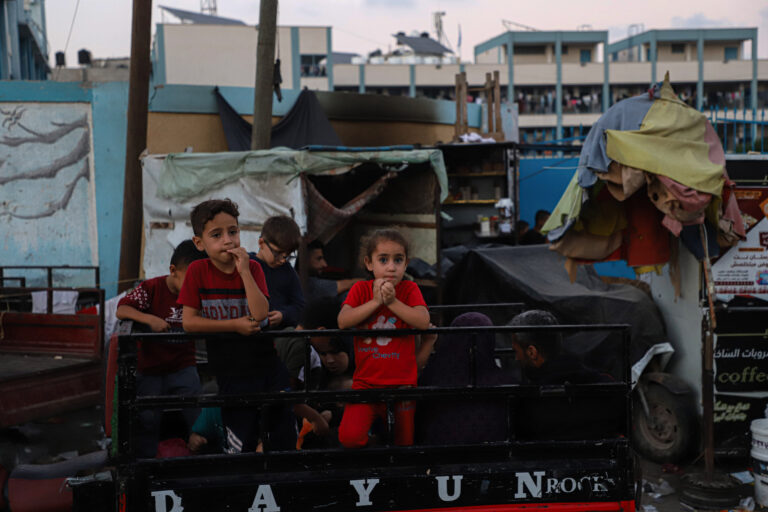 “No hay lugar seguro donde refugiarse”, alerta Save the Children sobre la salud mental de los niños en Gaza