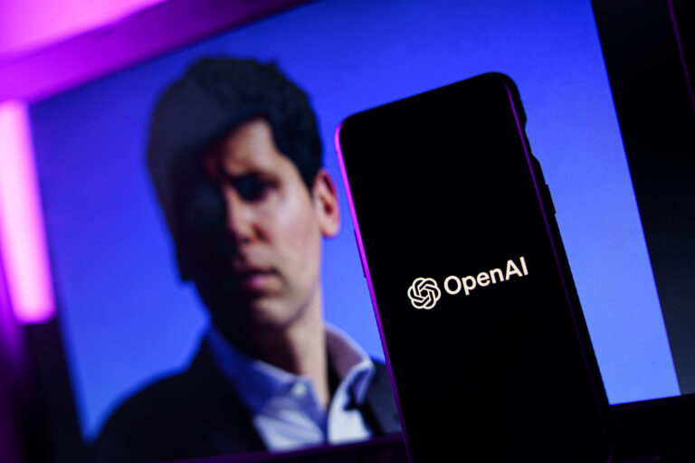 OpenAI anuncia regreso de Sam Altman como consejero delegado