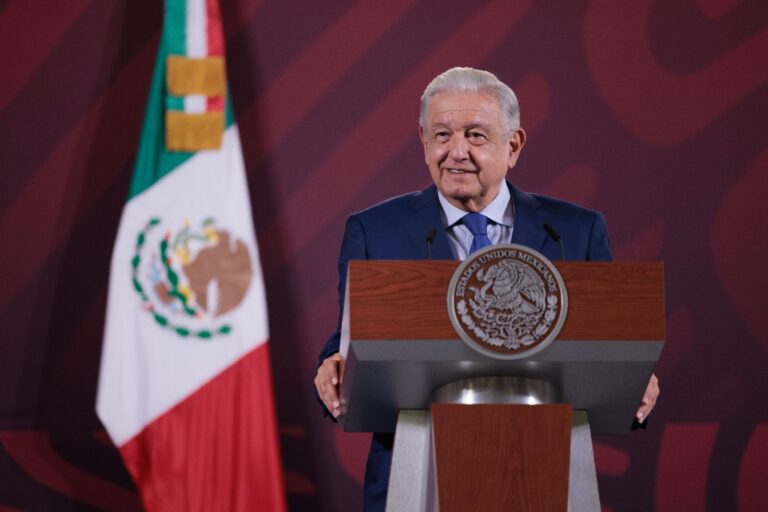 Recibir a Sheinbaum en Palacio no afecta equidad: López Obrador