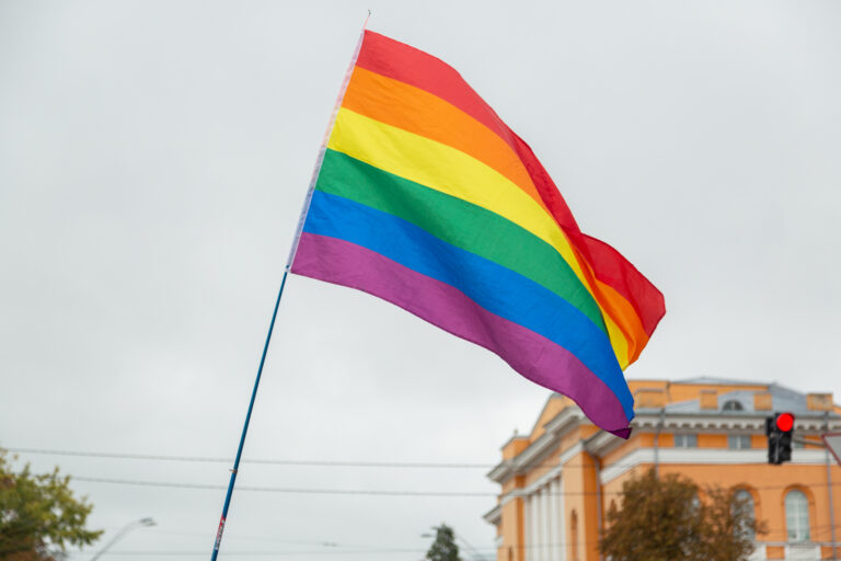 Solicitan declarar extremista el movimiento LGTBI en Rusia