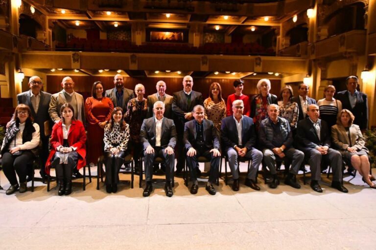 Toman protesta a nuevos integrantes del patronato del Teatro Isauro Martínez, en Torreón