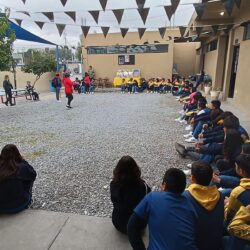 Colegio Cosmo de Ramos Arizpe apoya con entrega de mesabancos en secundaria del ejido Landeros 7