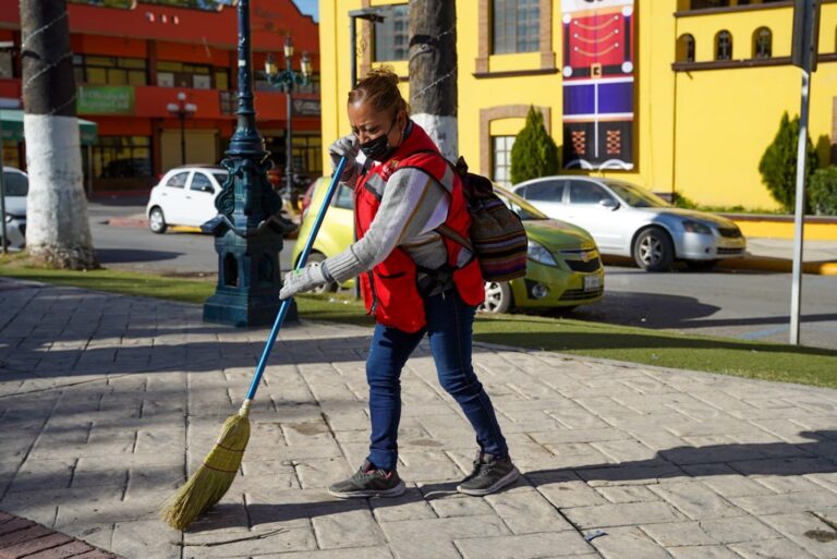 Cuadrillas de Servicios Municipales trabajan a diario para el embellecimiento de Ramos Arizpe