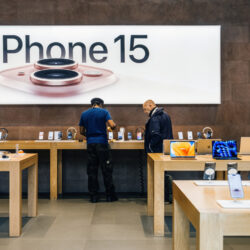 In-Store Apple iPhone 15 Pro Buzz