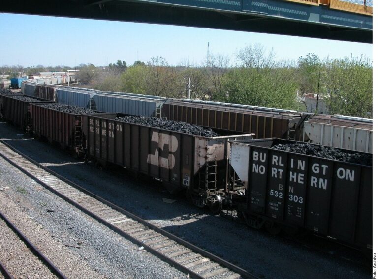 Frenan cierres de cruces ferroviarios de Eagle Pass y El Paso 115 mdd diarios