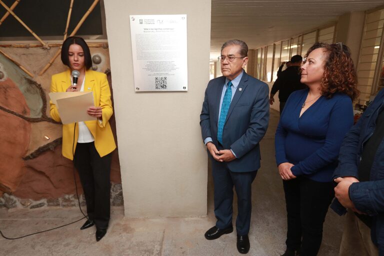 Inaugura rector de la UAdeC el Mural «Altar a las Lágrimas Contenidas”