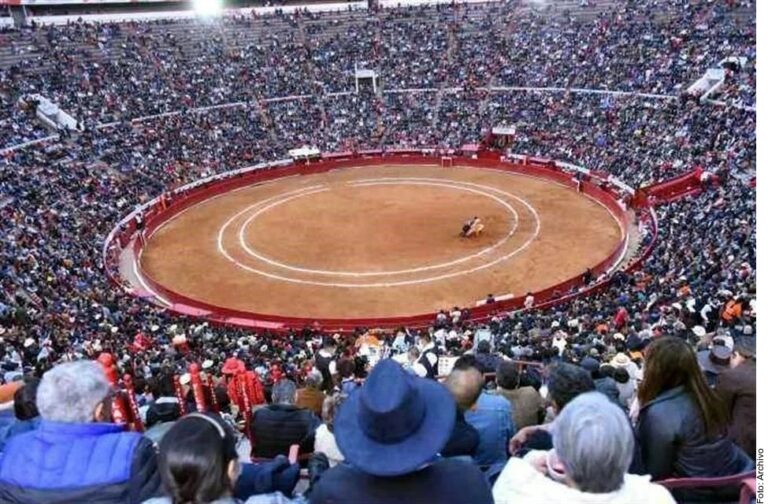 Plantea AMLO consulta en CDMX sobre corridas de toros