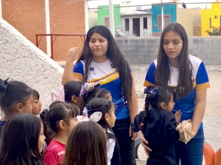 Arman estudiantes del IMARC Ramos Arizpe posada en primaria “Maestros Coahuilenses” 