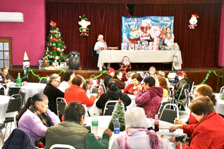 Consienten a abuelitos de Ramos Arizpe con posada en Casa del Adulto Mayor 