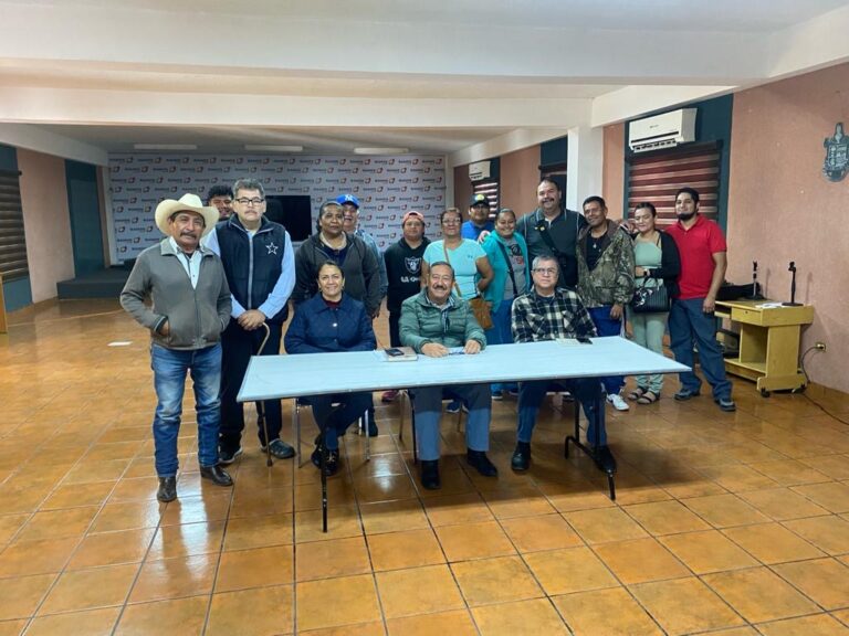 Durante temporda navideña, autorizan a comerciantes vender sus productos en la plaza principal de Ramos Arizpe