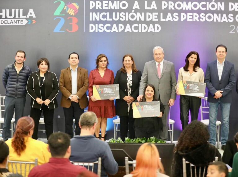 Entrega Chema Fraustro Premio a la Inclusión