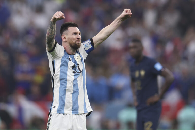 Messi rompe otro record, las playeras que utilizó en Qatar 2022 alcanzan en subasta los 5.2 mdd en la primera puja