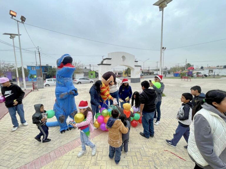 Niños y niñas que participan en curso de inverno del CIJ Ramos Arizpe celebran posada navideña