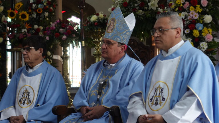 Peregrinan sacerdotes al Santuario de Guadalupe en Saltillo, llama obispo Hilario a acercarse a ellos 