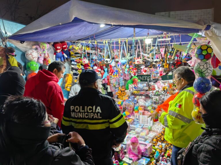 Policías Municipales detienen a tres personas en Ramos Arizpe por venta ilegal de pirotecnia