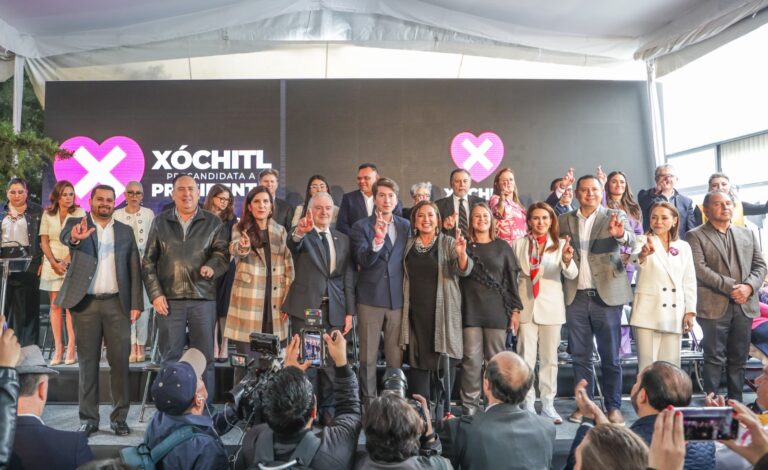 Presenta Xóchitl Gálvez a su equipo organizador de precampaña